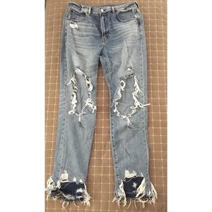 DISTRESSED AMERICAN EAGLE HIGHRISE BOYFRIEND JEANS